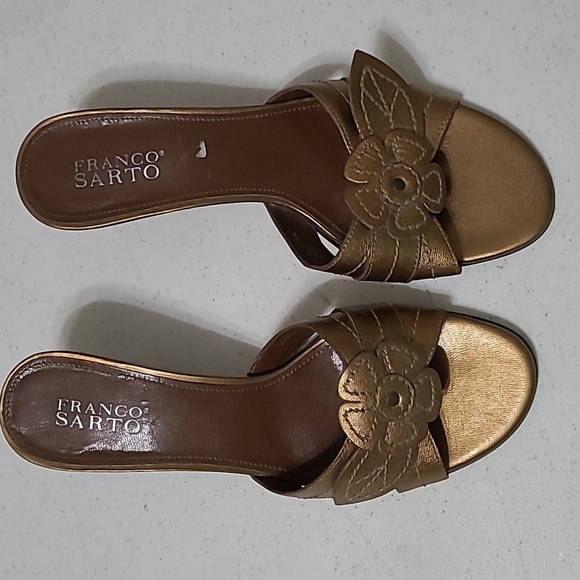Franco Sarto Gold Kitten Heeled Slides with Floral Accent size 9 - Picture 3 of 11